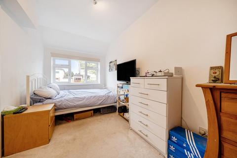 16 Heath Rise, Bromley, BR2 7PD