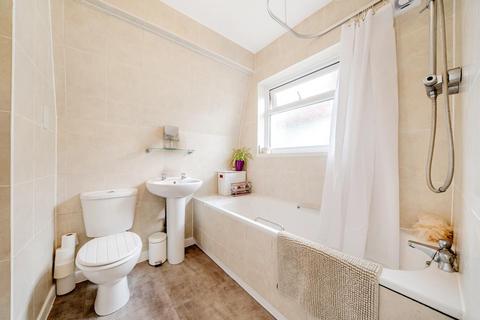 16 Heath Rise, Bromley, BR2 7PD