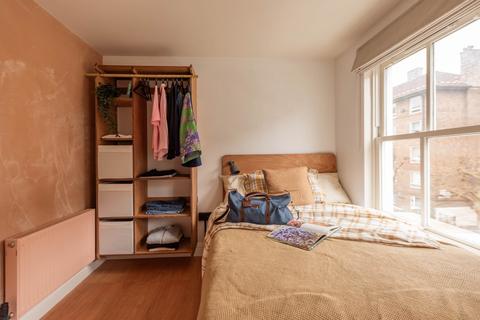 Flat to rent, Morecambe Street, London, SE17