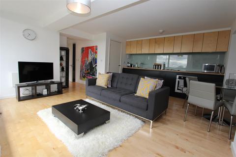 1 bedroom flat for sale, Saxton Gardens, The Avenue