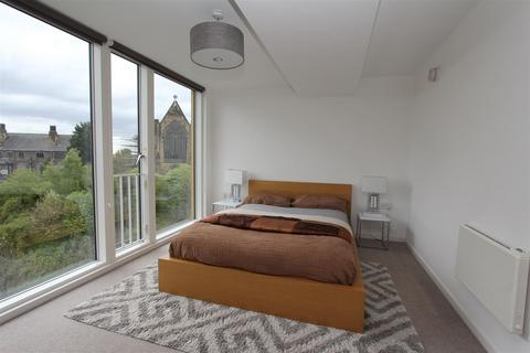 1 bedroom flat for sale, Saxton Gardens, The Avenue