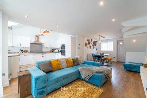 2 bedroom semi-detached house for sale, Tilesford Close, Shirley, Solihull, West Midlands, B90