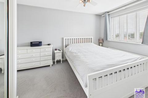 3 bedroom link detached house for sale, Rosemount Court, Strood