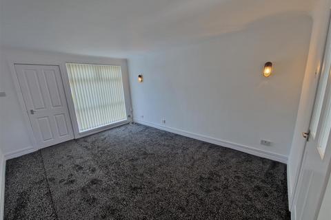 2 bedroom flat to rent, Trentham Avenue, Long Benton, Newcastle Upon Tyne