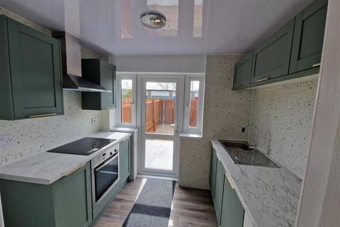 2 bedroom flat to rent, Trentham Avenue, Long Benton, Newcastle Upon Tyne