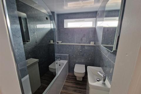 2 bedroom flat to rent, Trentham Avenue, Long Benton, Newcastle Upon Tyne