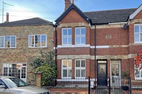 3 bedroom townhouse to rent, Queen Street, Stamford
