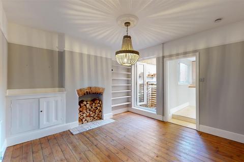 3 bedroom townhouse to rent, Queen Street, Stamford