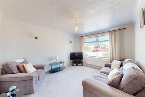 2 bedroom detached bungalow to rent, Castle Drive, Peterborough