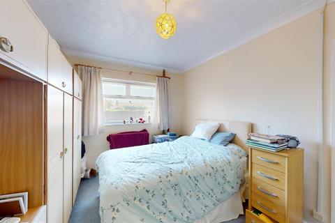 2 bedroom detached bungalow to rent, Castle Drive, Peterborough