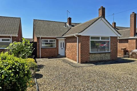 2 bedroom detached bungalow to rent, Castle Drive, Peterborough