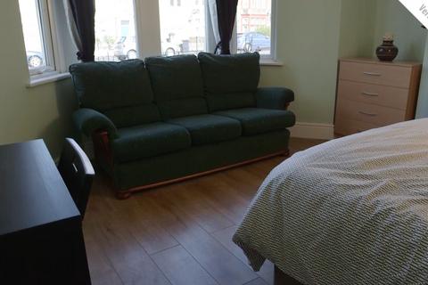 1 bedroom house to rent, Fishponds Road, Bristol BS16