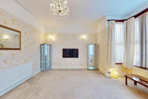 4 bedroom terraced house for sale, Aldborough Road South, Ilford, IG3