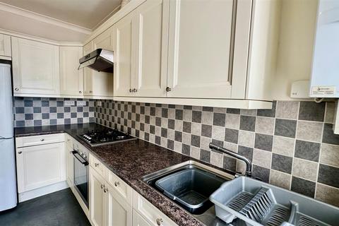 Flat 4, 18 Grantham Road, Brighton, BN1 6EE