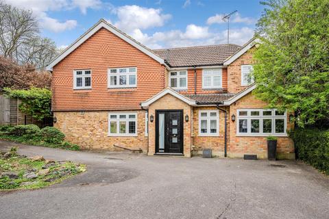 41 Downs Way, Tadworth, KT20 5DP
