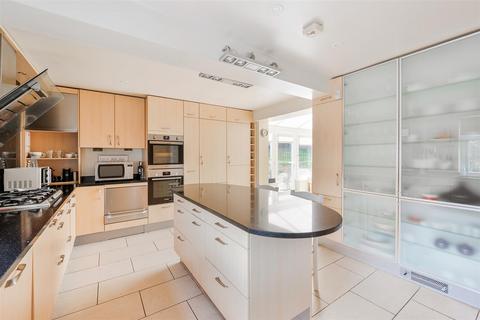 41 Downs Way, Tadworth, KT20 5DP
