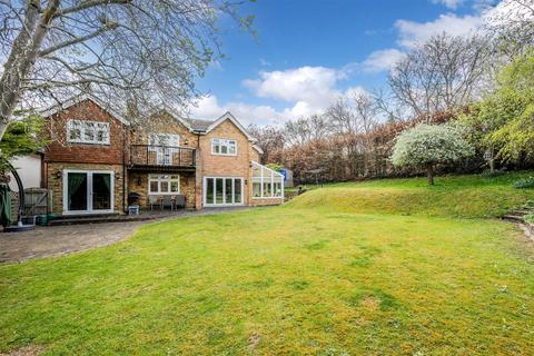 41 Downs Way, Tadworth, KT20 5DP