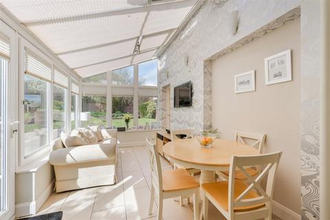 41 Downs Way, Tadworth, KT20 5DP