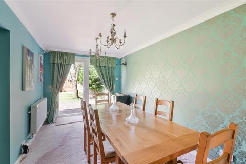 41 Downs Way, Tadworth, KT20 5DP