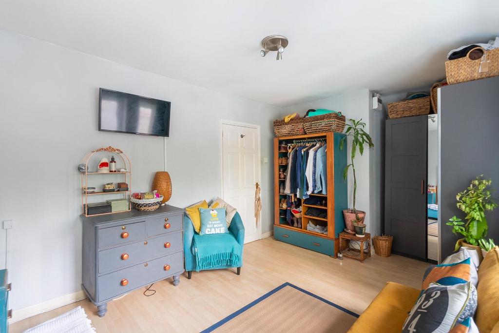 1 B0 R4 BR - Bedroom A.jpg