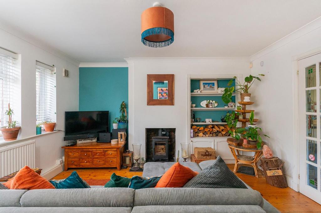 1 B0 R4 BR - Living Room A.jpg