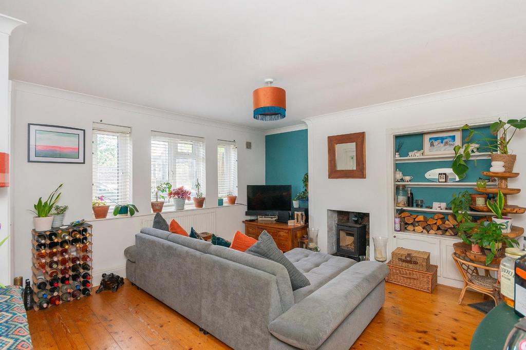 1 B0 R4 BR - Living Room D.jpg