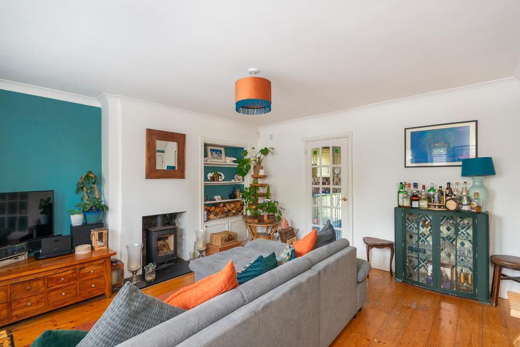 1 B0 R4 BR - Living Room C.jpg
