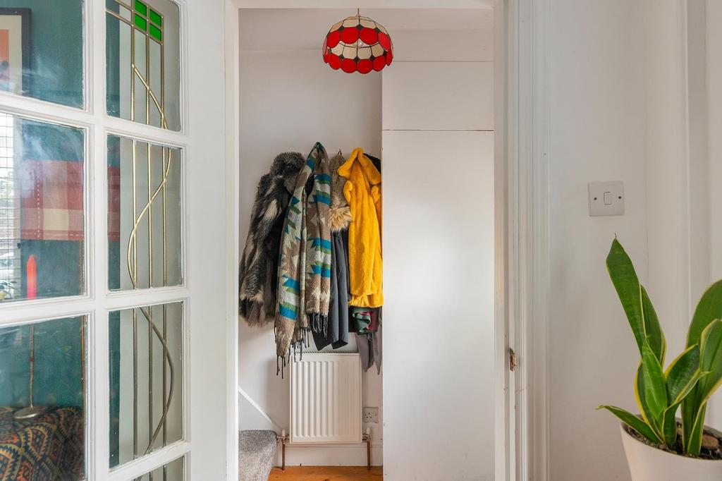 1 B0 R4 BR - Hallway A.jpg