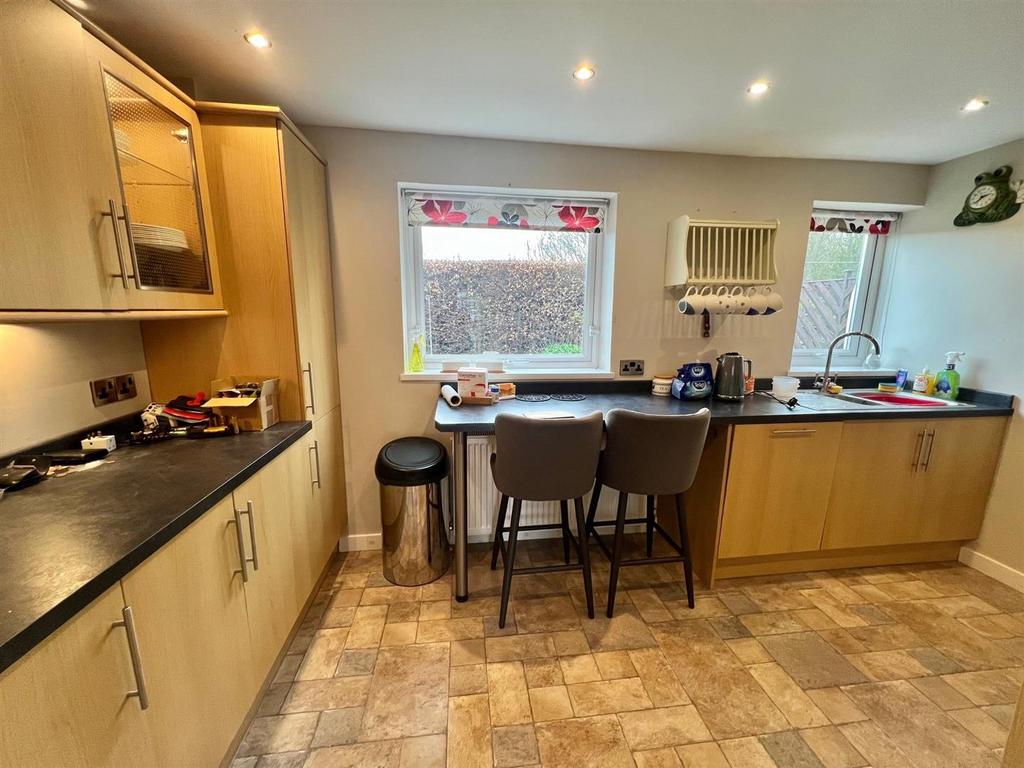 Kitchen2.jpg