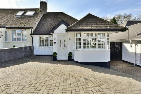 3 bedroom semi-detached bungalow to rent, Brackendale, Potters Bar, EN6