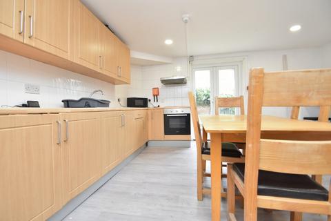 5 bedroom flat to rent, Clarendon Road, Hampshire PO5