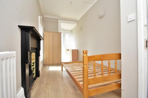 5 bedroom flat to rent, Clarendon Road, Hampshire PO5