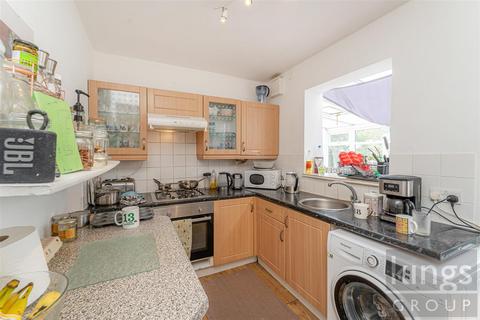 12 Bakers Road, Cheshunt, Waltham Cross, EN7 5DY