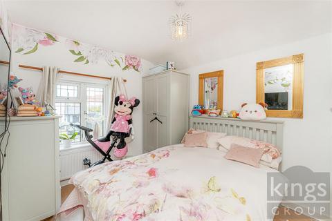 12 Bakers Road, Cheshunt, Waltham Cross, EN7 5DY