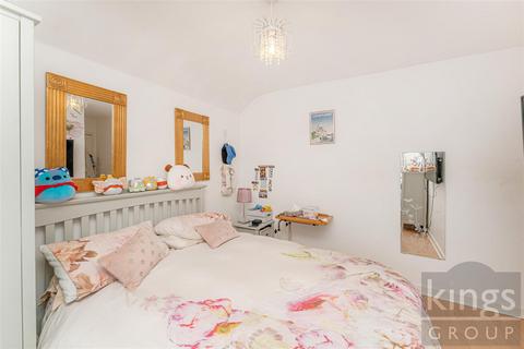 12 Bakers Road, Cheshunt, Waltham Cross, EN7 5DY