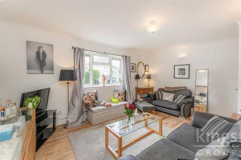 12 Bakers Road, Cheshunt, Waltham Cross, EN7 5DY