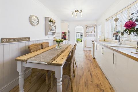41 Tweenbrook Avenue, Gloucester, GL1 5JY