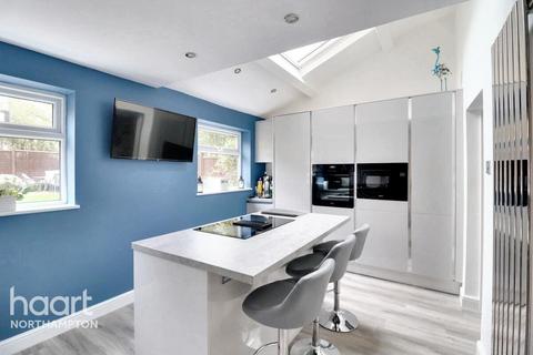 3 bedroom detached house for sale, Lichfield Drive, Northampton