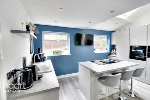 3 bedroom detached house for sale, Lichfield Drive, Northampton