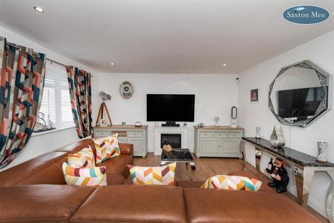 2 bedroom detached bungalow for sale, Broomfield Court, Stocksbridge, Sheffield