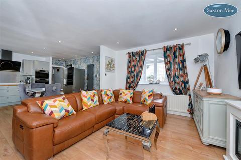 2 bedroom detached bungalow for sale, Broomfield Court, Stocksbridge, Sheffield