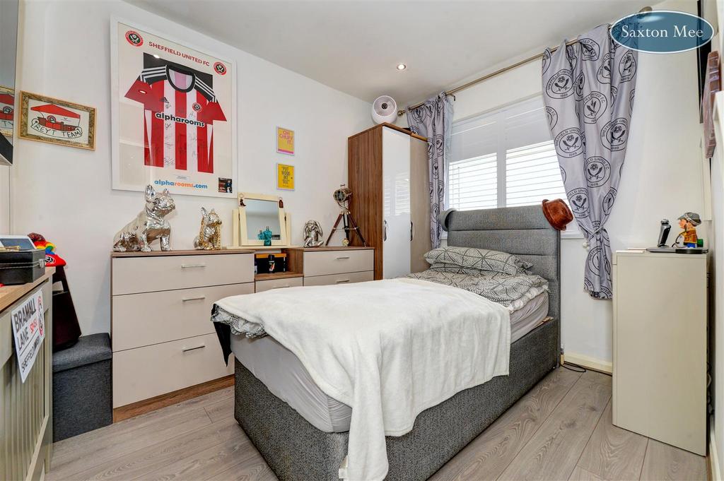 Bedroom 2 8207.jpg