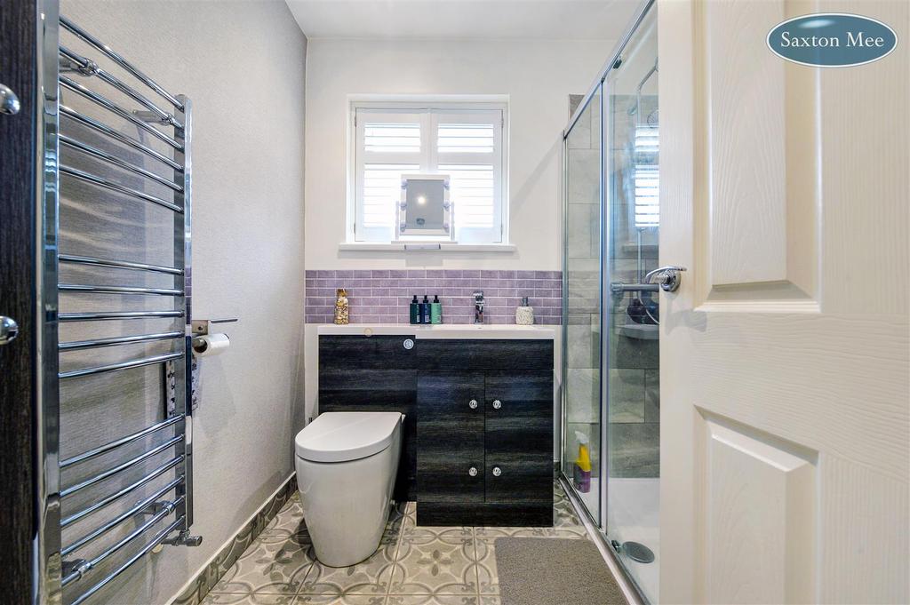 Bathroom 8181.jpg