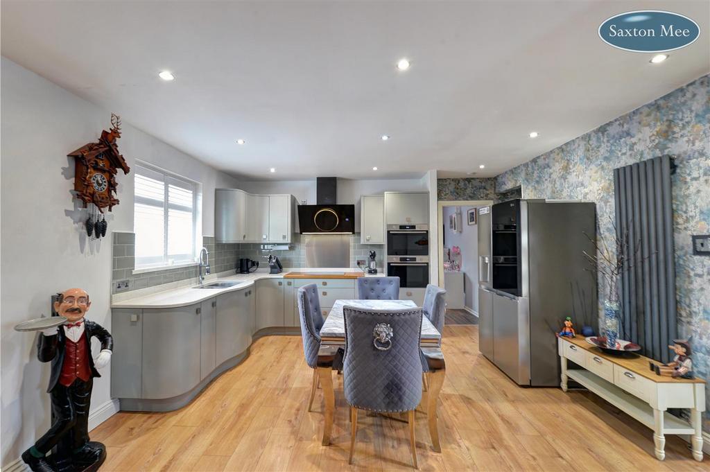 Kitchen 8112.jpg