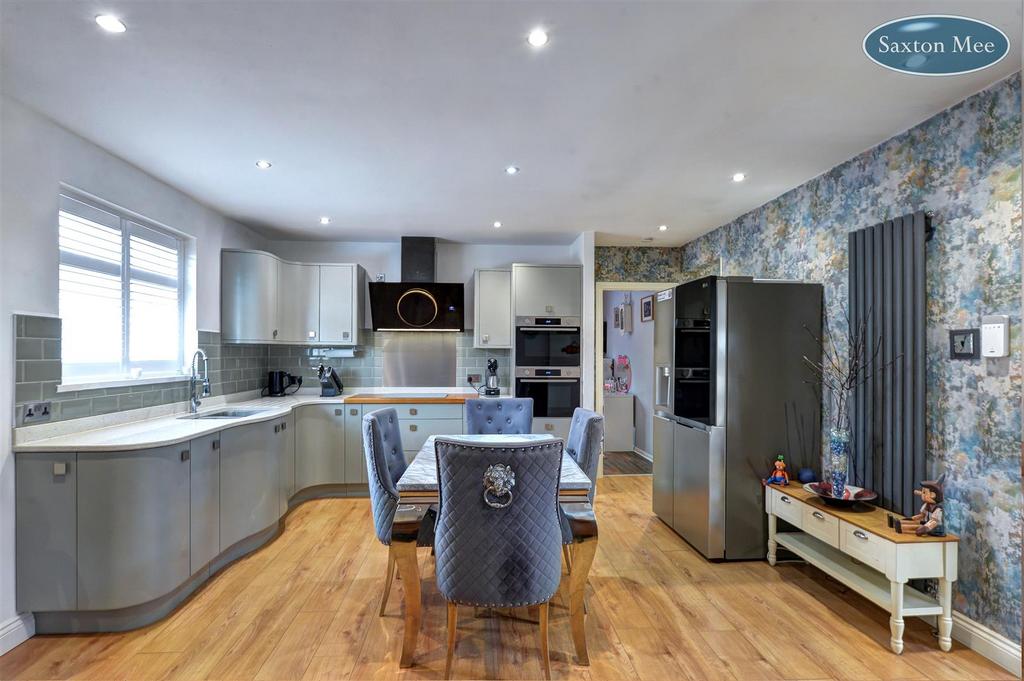 Kitchen 8118.jpg