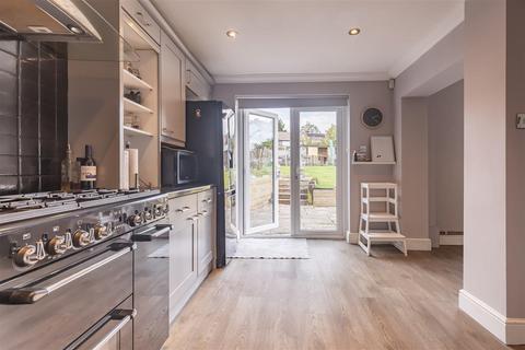 21 Beaconfield Road, Epping, CM16 5AR