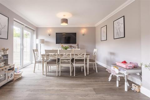 21 Beaconfield Road, Epping, CM16 5AR