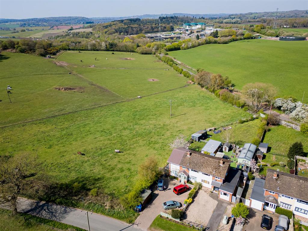 3-8 Roundhill Farm Cottages.jpg