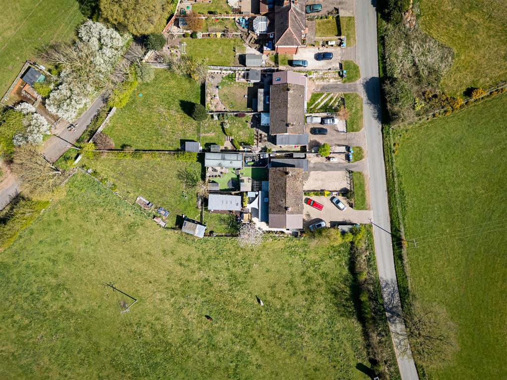 5-8 Roundhill Farm Cottages.jpg