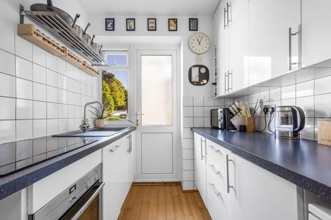 2 bedroom flat for sale, Withdean Court, Brighton, BN1